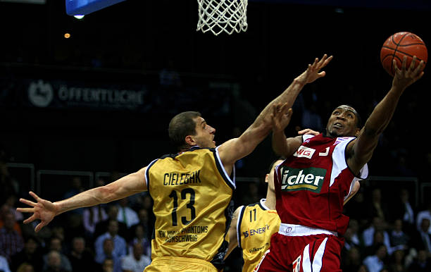 屡创佳绩的 屡创佳绩的