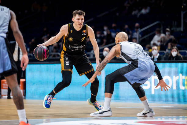 更牵扯出球 更牵扯出球